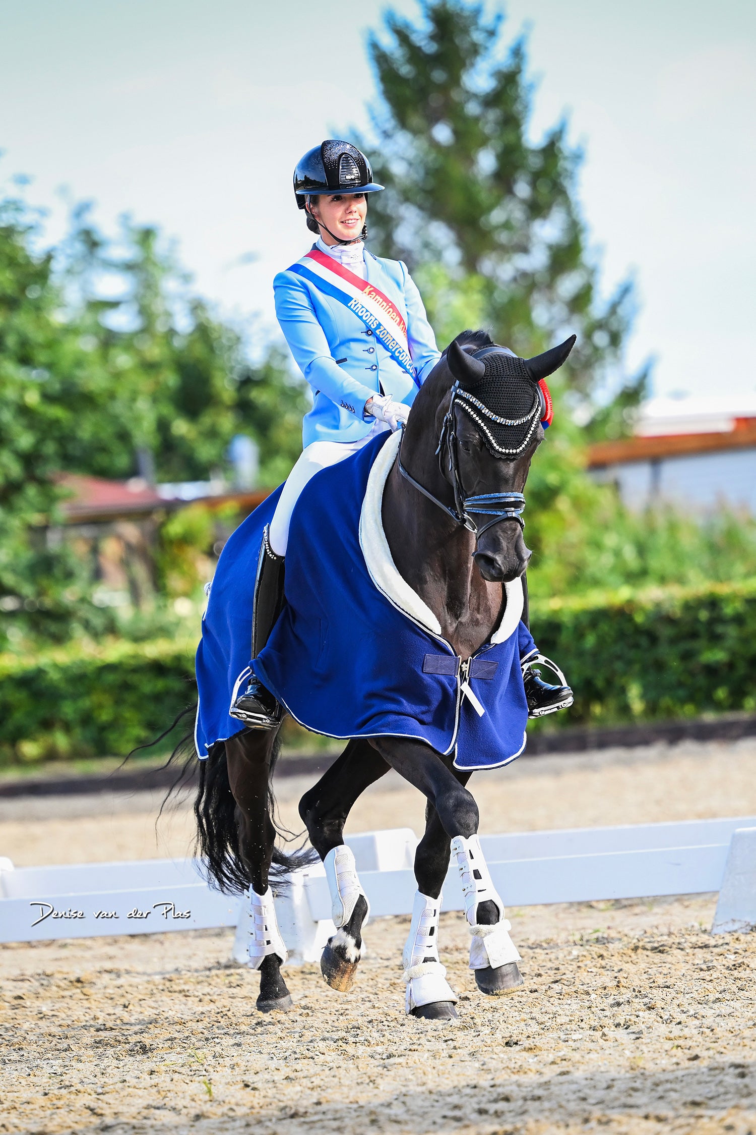 Rider during the pricegiving ceremony with her horse wearing JuulC' Lavender Blue Women's Show Coat